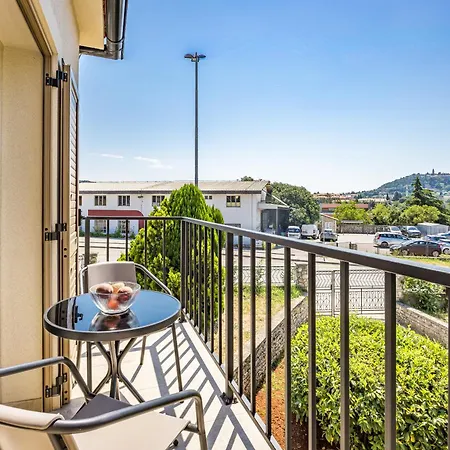 Danijela Apartman *